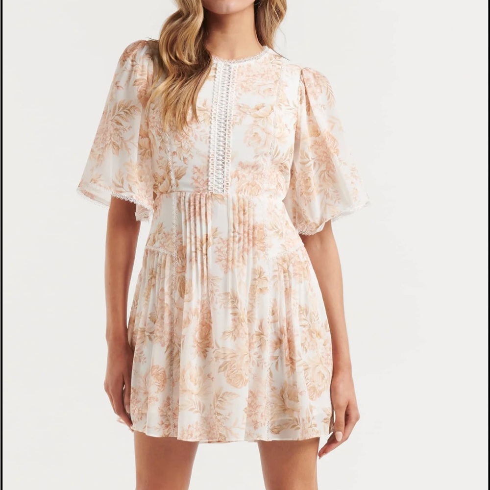 For Ever New Jade Angel-Sleeve Skater Mini Dress